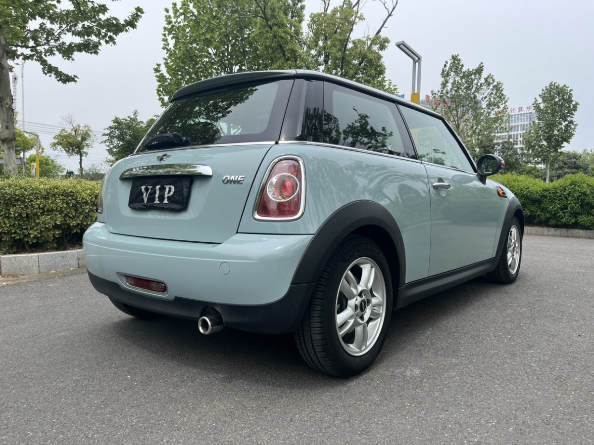 2013年5月MINI MINI  2013款 1.6L ONE 限量第一款