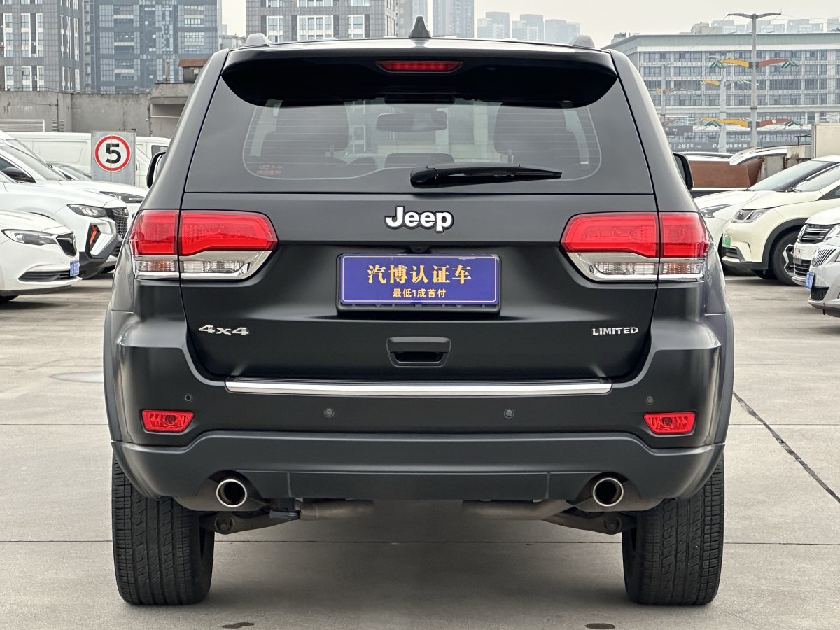 2019年7月Jeep 大切諾基  2017款 3.0L 精英導(dǎo)航版