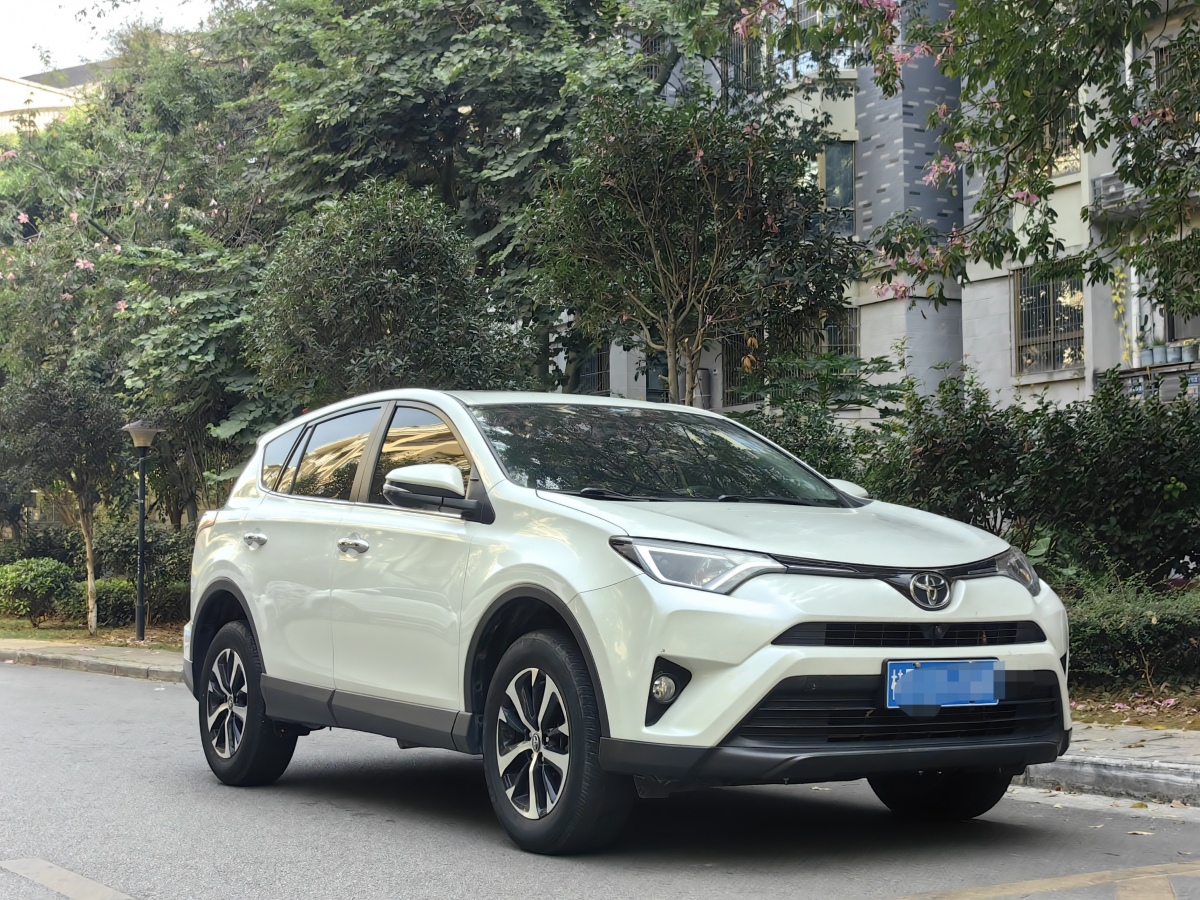 豐田 RAV4  2018款 榮放 2.0L CVT兩驅(qū)風(fēng)尚版圖片