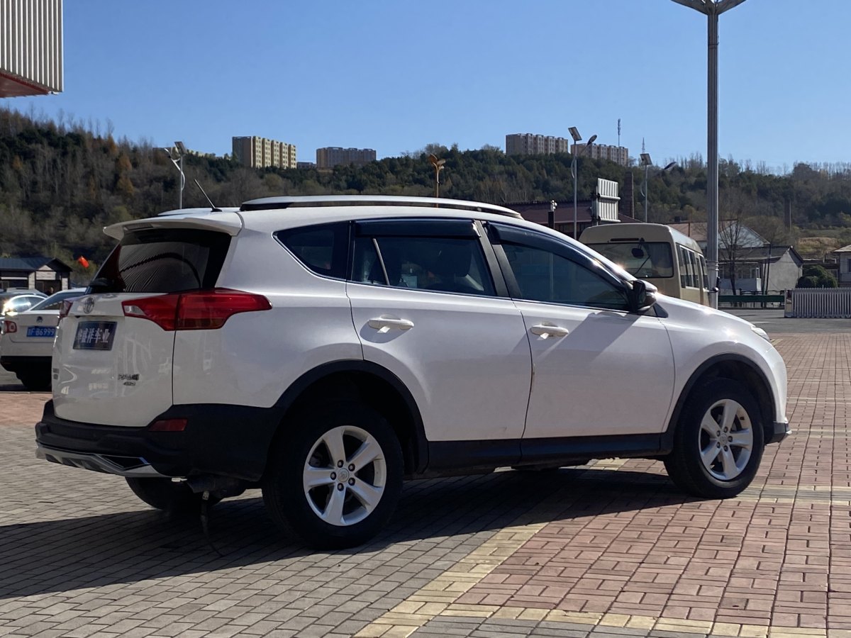 2013年12月豐田 RAV4  2018款 榮放 2.0L CVT兩驅(qū)風尚版