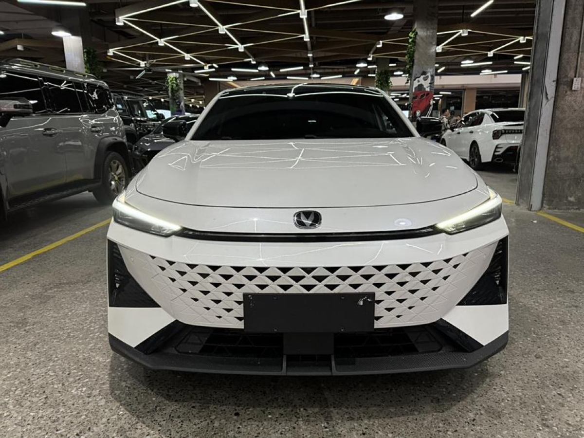 長(zhǎng)安 長(zhǎng)安UNI-V  2024款 1.5T 尊貴型圖片