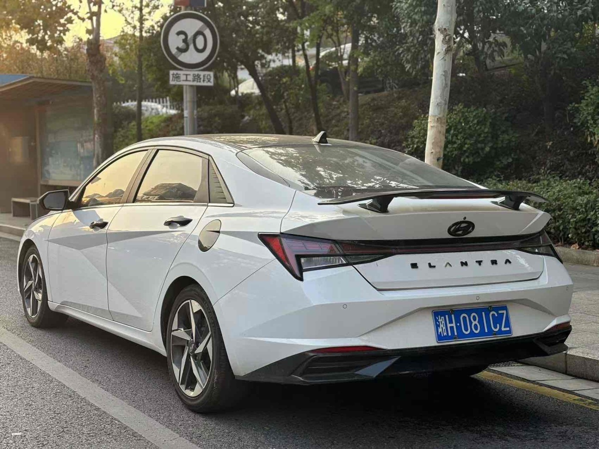 現(xiàn)代 伊蘭特  2022款 1.5L CVT LUX尊貴版圖片