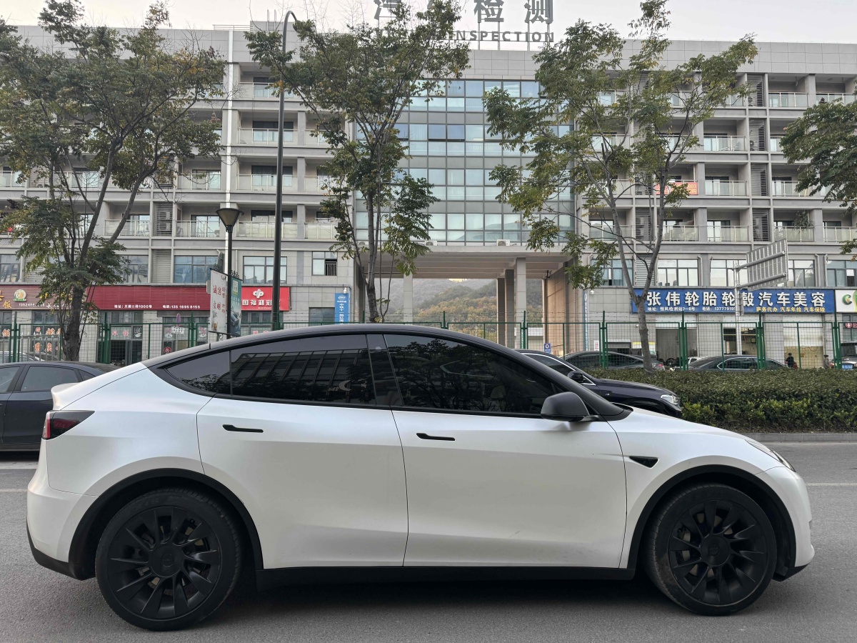 特斯拉 Model 3  2021款 改款 標(biāo)準(zhǔn)續(xù)航后驅(qū)升級版圖片