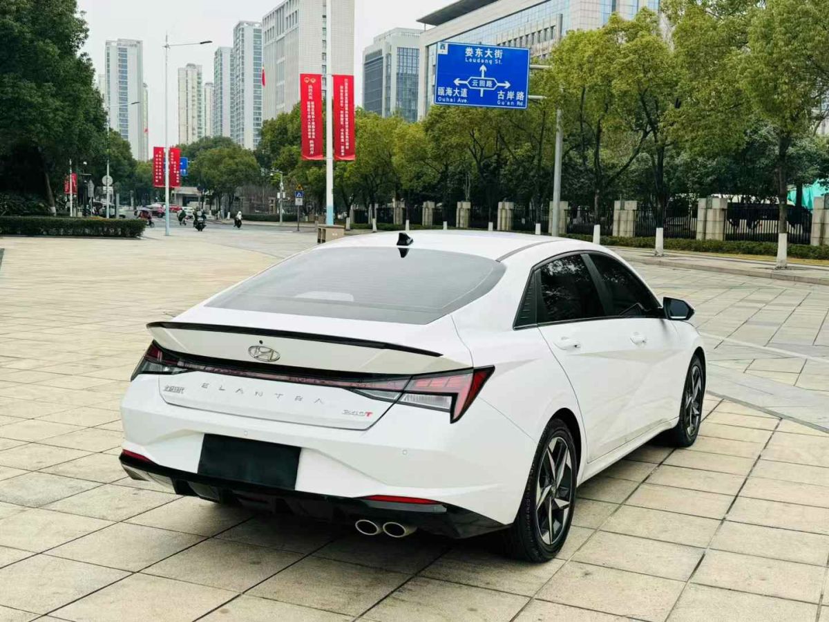 現(xiàn)代 伊蘭特  2022款 1.5L CVT 20周年紀念款圖片