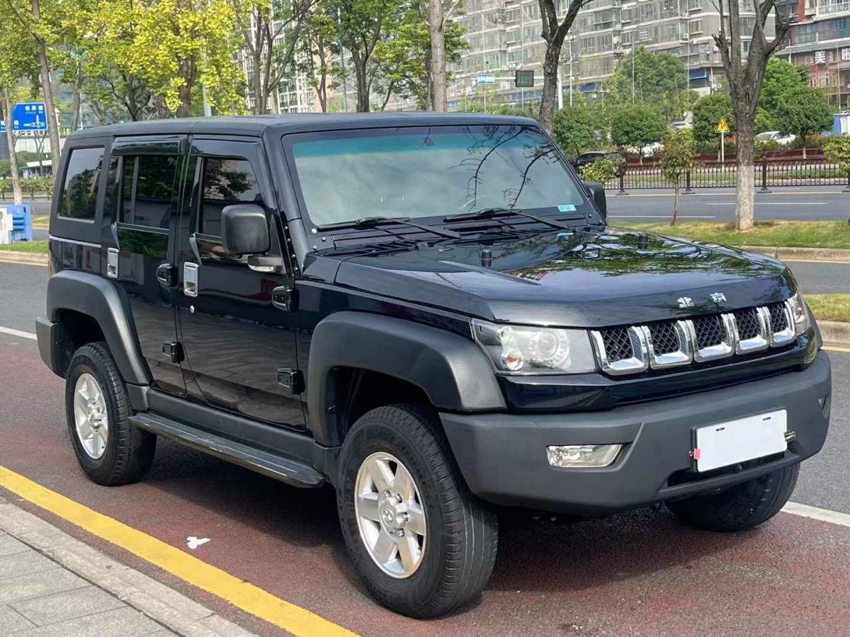 北京 BJ40  2017款 40L 2.3T 自動四驅(qū)環(huán)塔冠軍版圖片