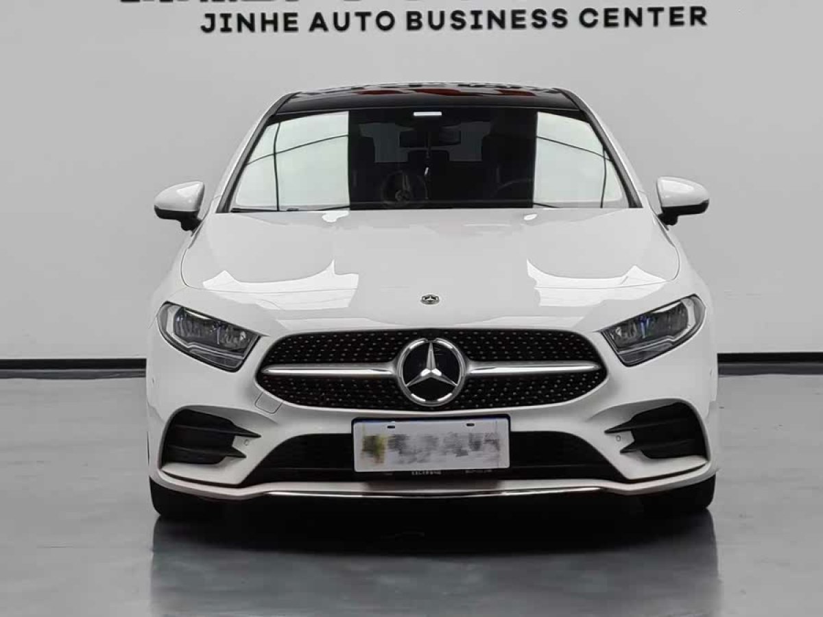 奔馳 奔馳A級(jí)  2020款 改款 A 200 L 運(yùn)動(dòng)轎車動(dòng)感型圖片