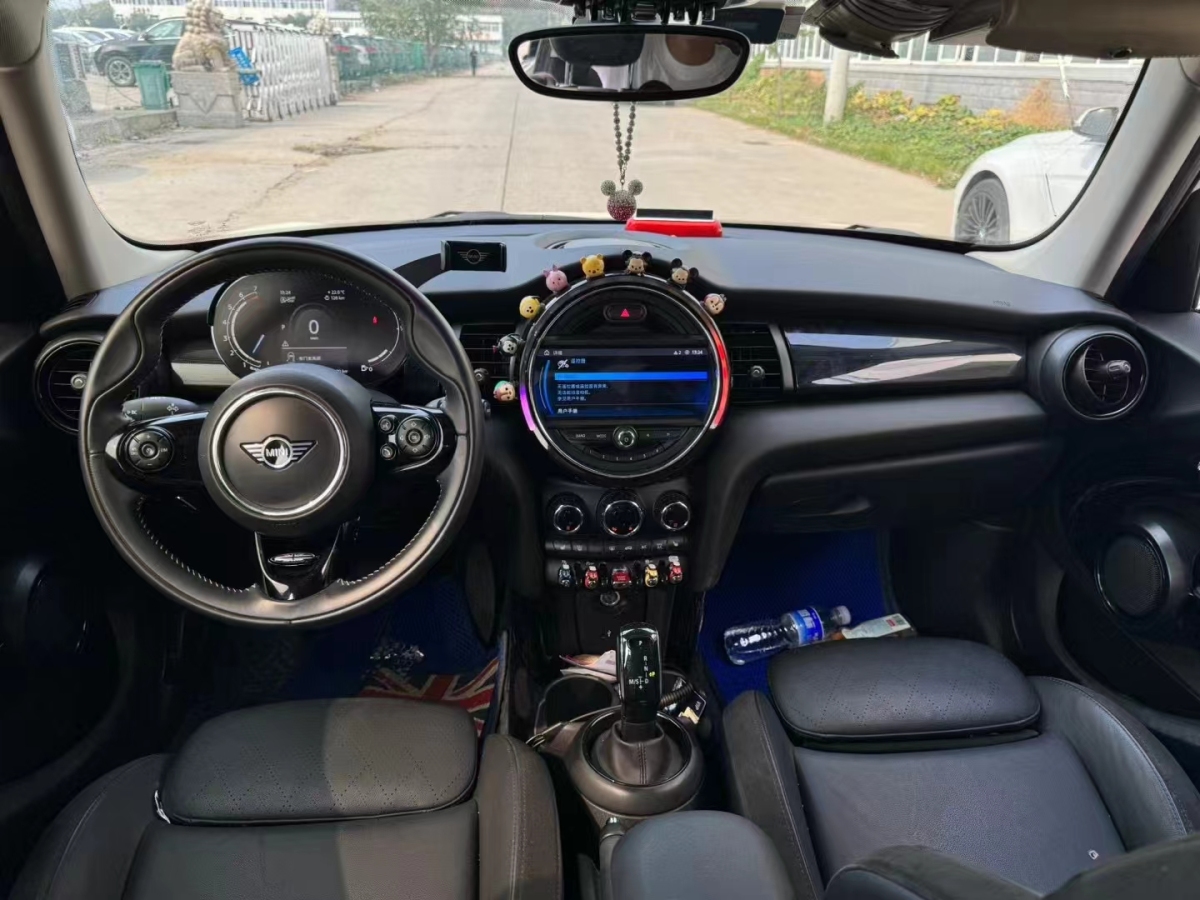 MINI MINI  2021款 1.5T COOPER 藝術(shù)家 五門(mén)版圖片