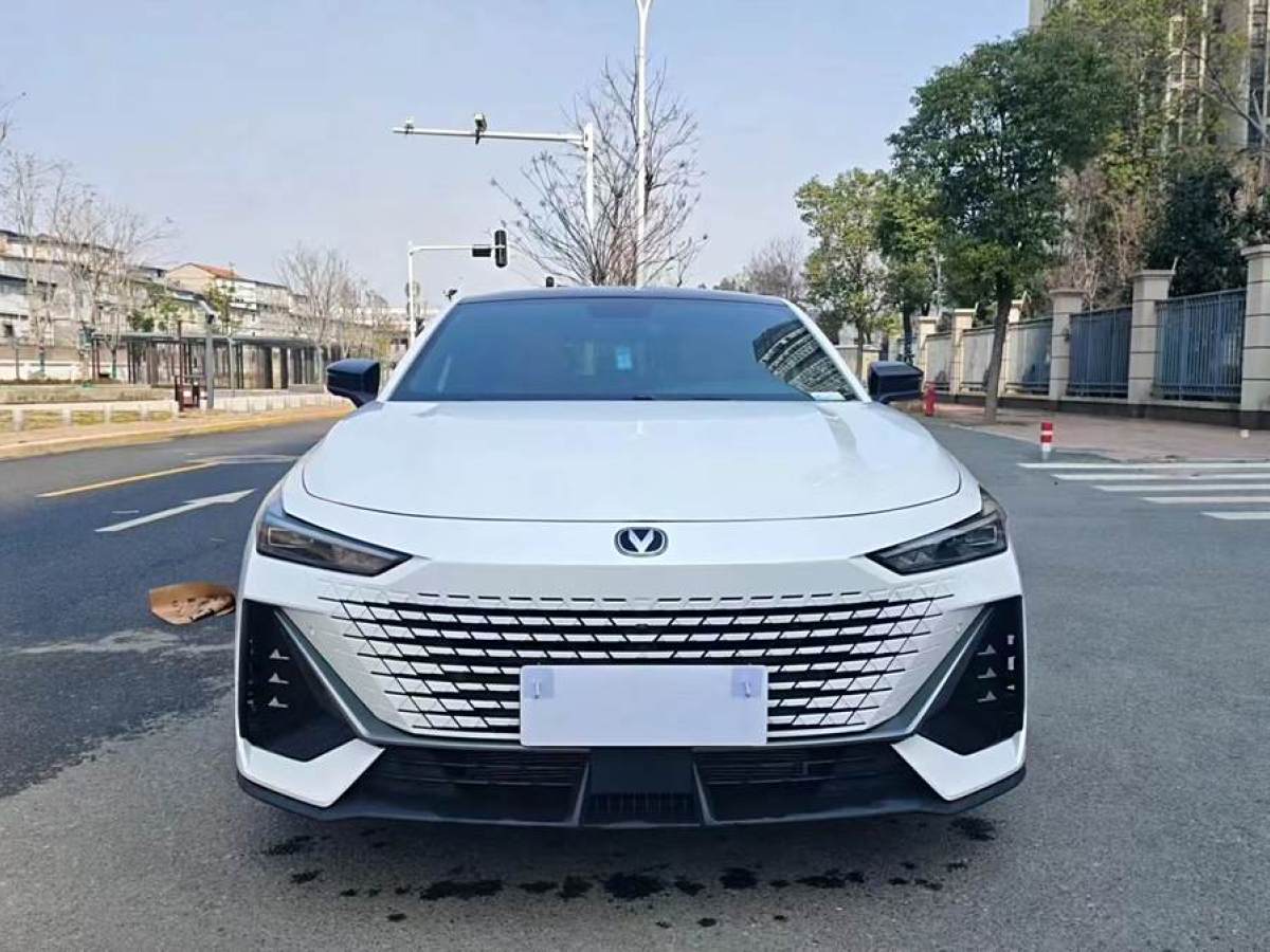 2022年5月長(zhǎng)安 長(zhǎng)安UNI-V  2022款 1.5T 尊貴型