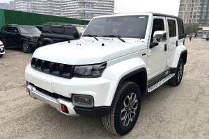 BJ40 北京 2.0T 自動四驅(qū)城市獵人版?zhèn)b客型
