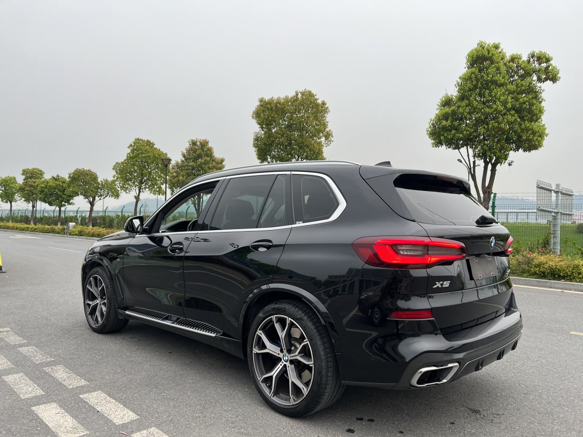 宝马 宝马X5  2021款 改款 xDrive40i 尊享型 M运动套装图片