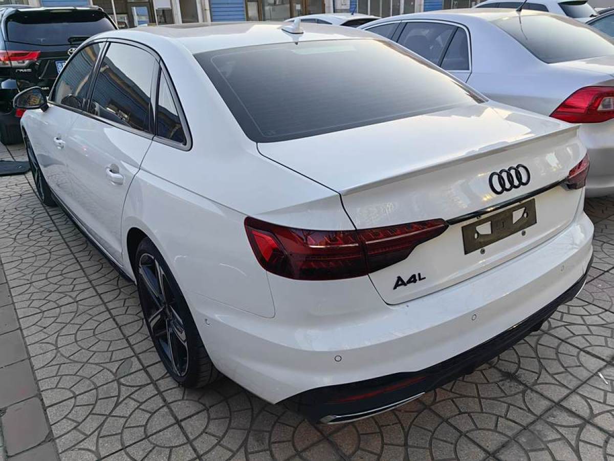 奧迪 奧迪A4L  2022款 45 TFSI quattro 臻選動(dòng)感型圖片