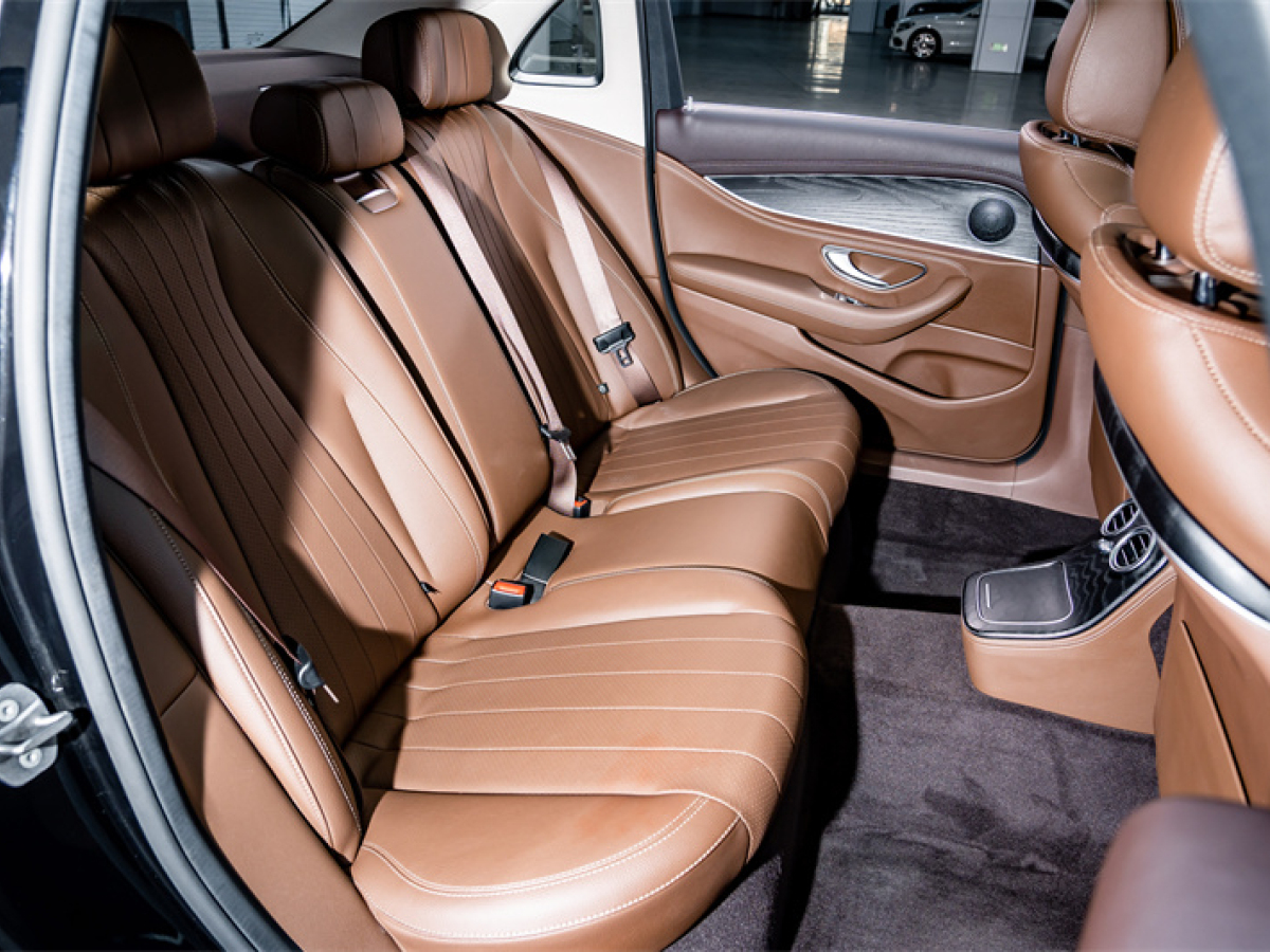 奔驰 奔驰E级新能源  2022款 改款 E 350 e L 插电式混合动力轿车图片