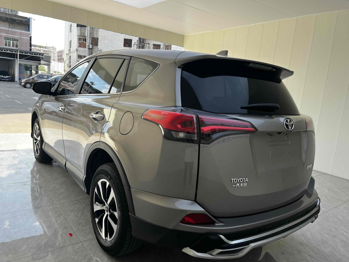 豐田 RAV4  2016款 榮放 2.0L CVT兩驅(qū)風(fēng)尚版圖片