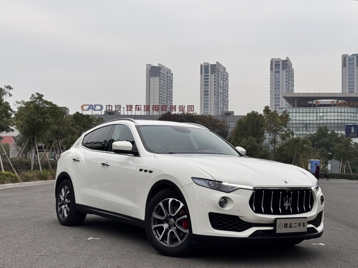 瑪莎拉蒂 Levante  2019款  3.0T 350Hp 標(biāo)準(zhǔn)版圖片