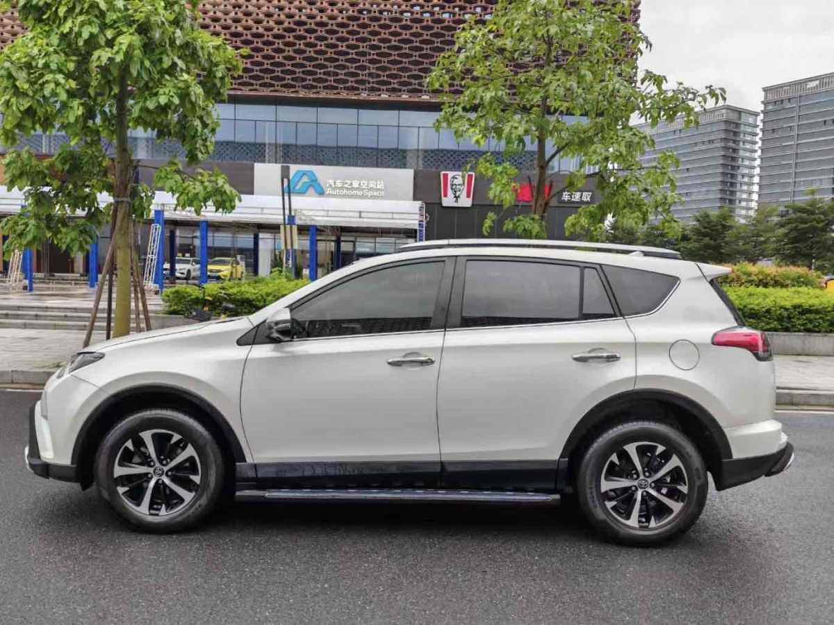 豐田 RAV4  2018款 榮放 2.0L CVT兩驅(qū)風尚版圖片