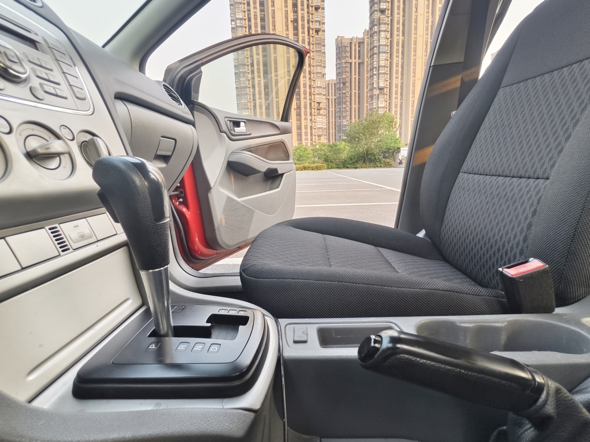 福特 福克斯  2013款 兩廂經(jīng)典 1.8L 自動(dòng)基本型圖片