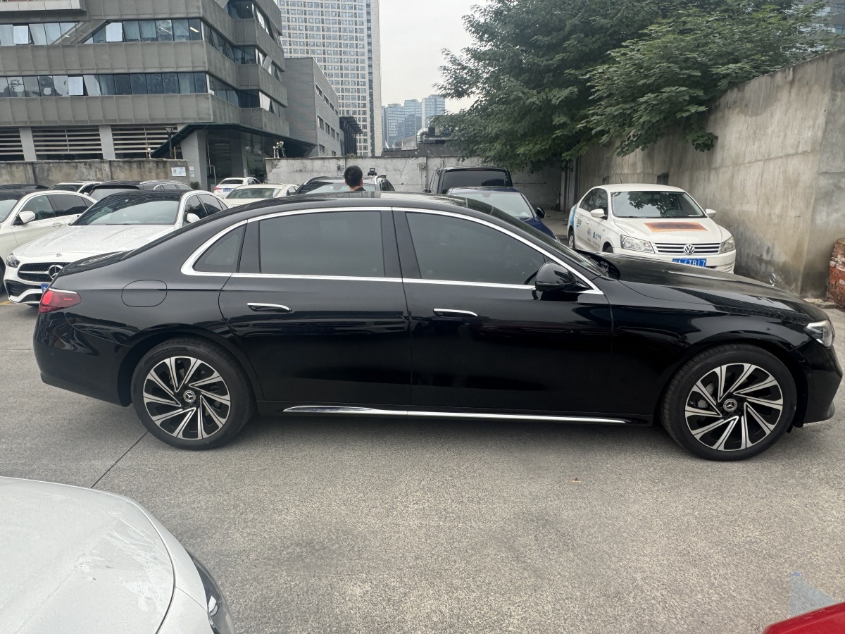 奔馳 奔馳E級(jí)  2024款 E 300 L 豪華型圖片