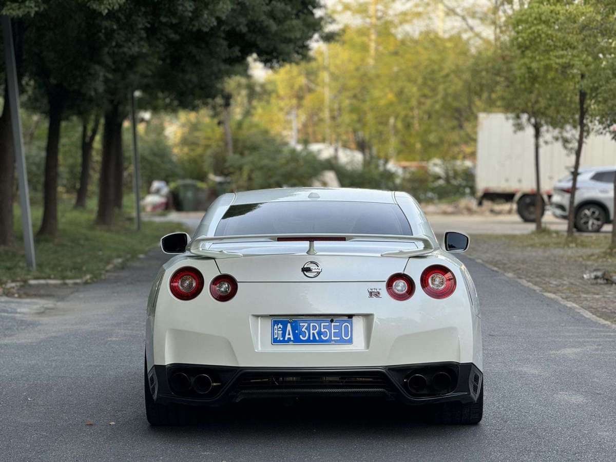 日產(chǎn) GT-R  2014款 3.8T Premium Edition 棕紅內(nèi)飾圖片