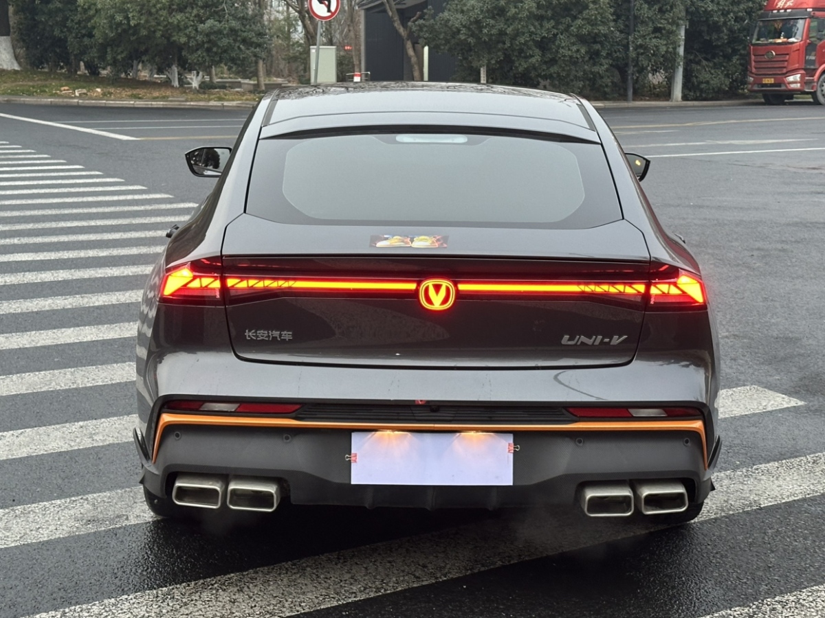 長(zhǎng)安 長(zhǎng)安UNI-V  2024款 1.5T 尊貴運(yùn)動(dòng)型圖片