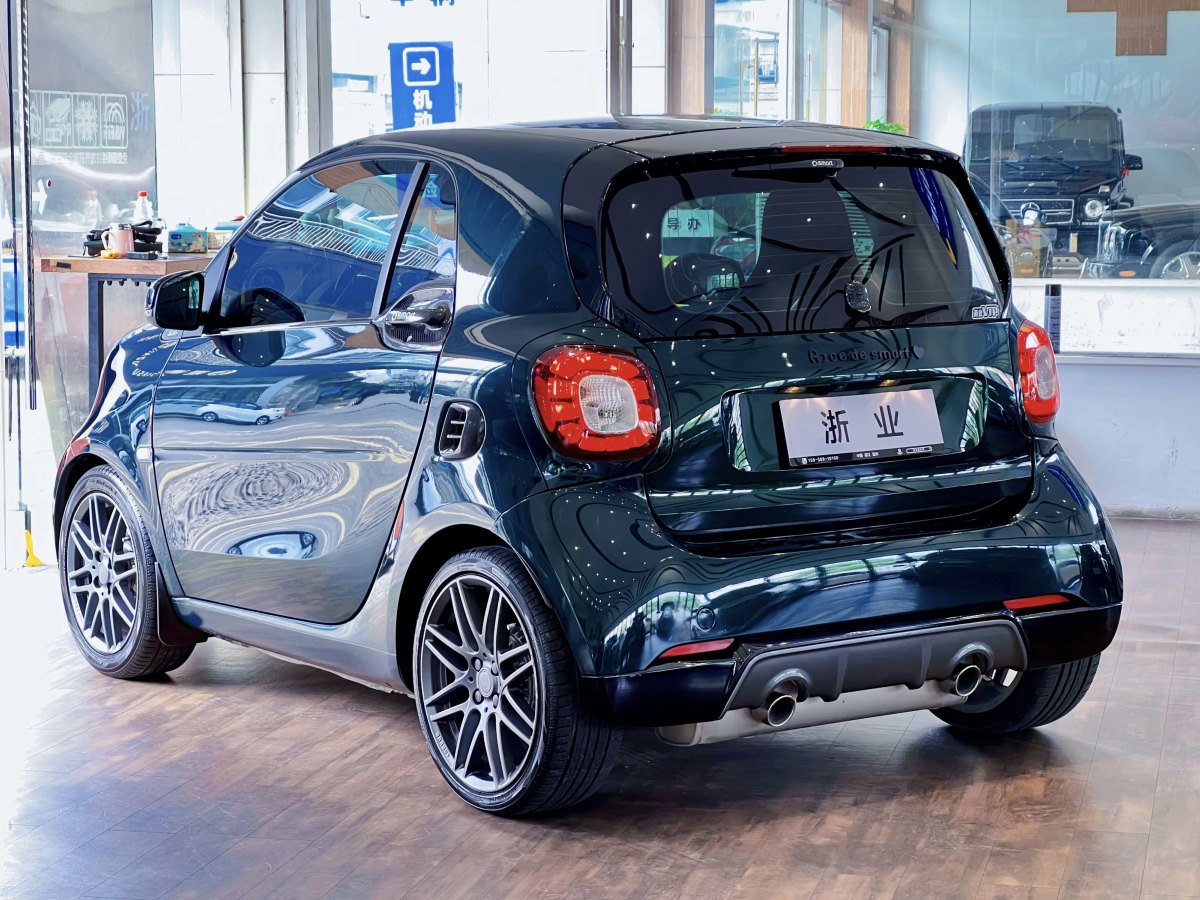 smart fortwo  2018款 0.9T 66千瓦流光綠特別版圖片