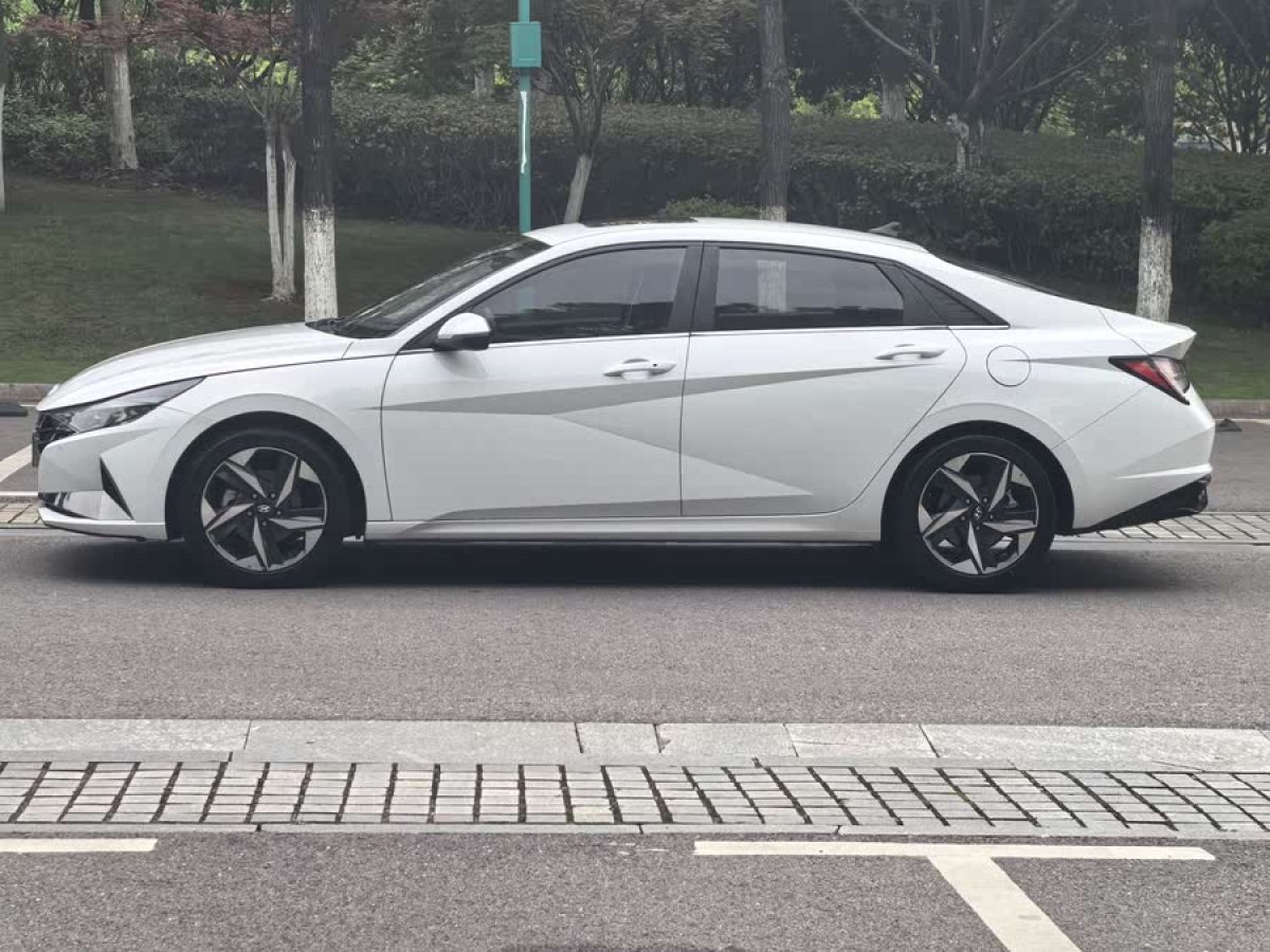 現(xiàn)代 伊蘭特  2021款 1.5L LUX尊貴版圖片