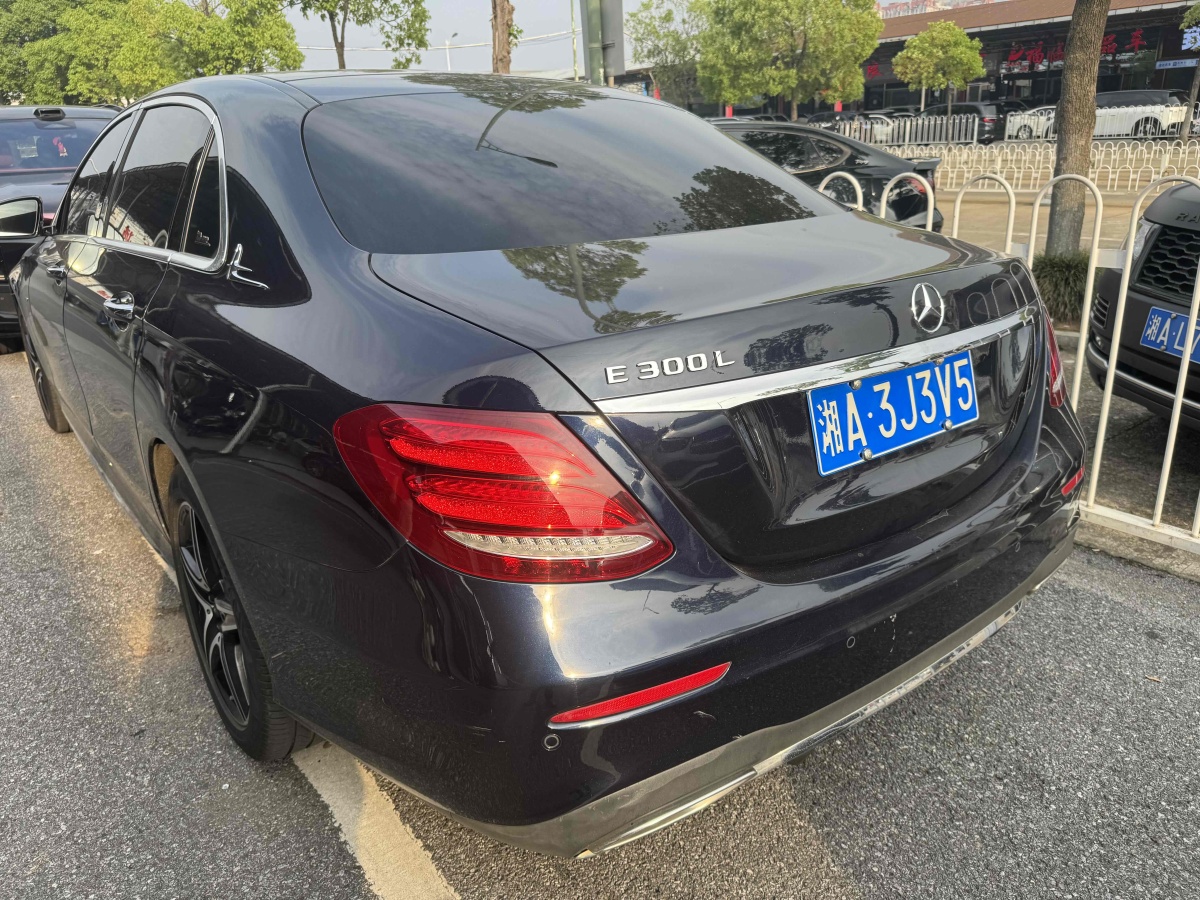 奔馳 奔馳E級  2020款 改款 E 300 L 運(yùn)動殊享版圖片
