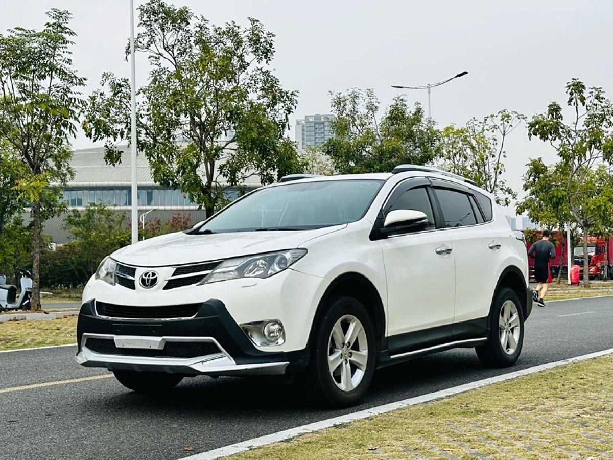 2014年5月豐田 RAV4榮放  2013款 2.5L 自動四驅(qū)精英版