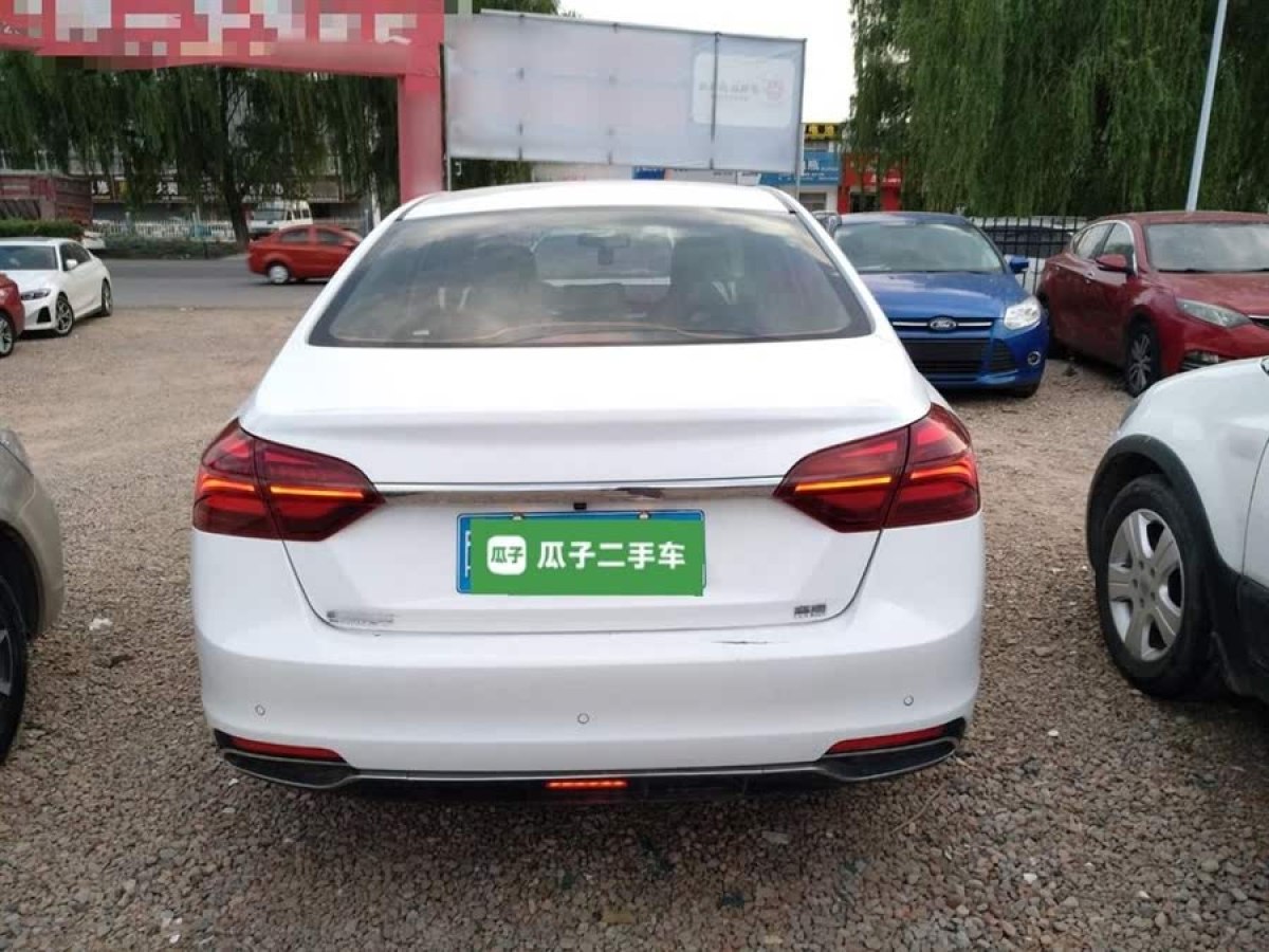 吉利 帝豪  2019款  領(lǐng)軍版 1.5L 手動(dòng)向上互聯(lián)型 國VI圖片
