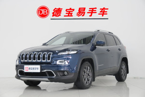 自由光 Jeep 2.0L 兩驅(qū)經(jīng)典運(yùn)動(dòng)版