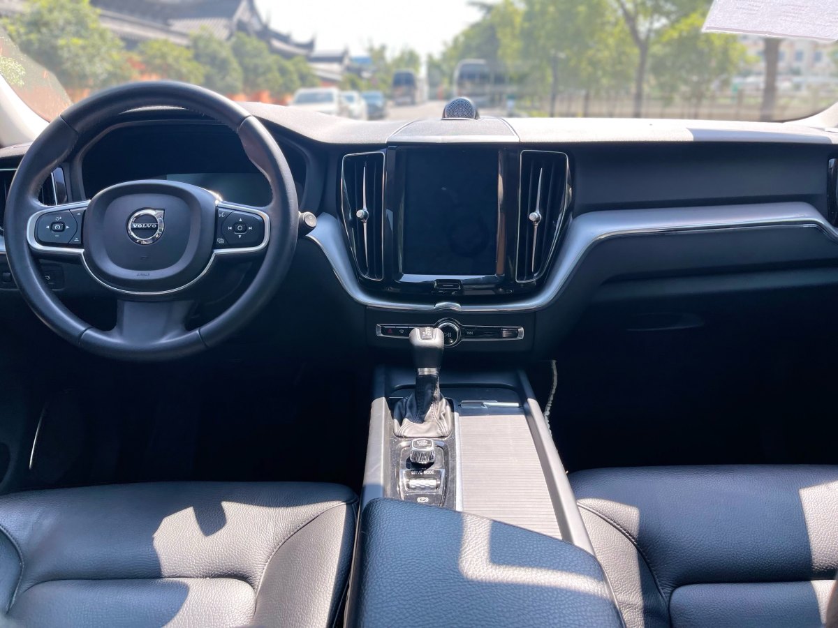 沃爾沃 XC60  2018款 T5 四驅(qū)智逸版圖片