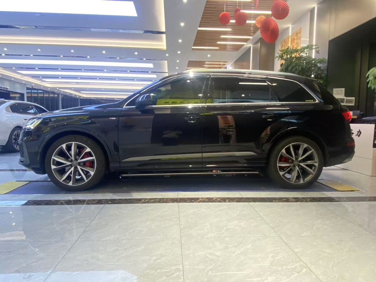 奧迪 奧迪Q7  2021款 55 TFSI quattro S line運(yùn)動(dòng)型圖片