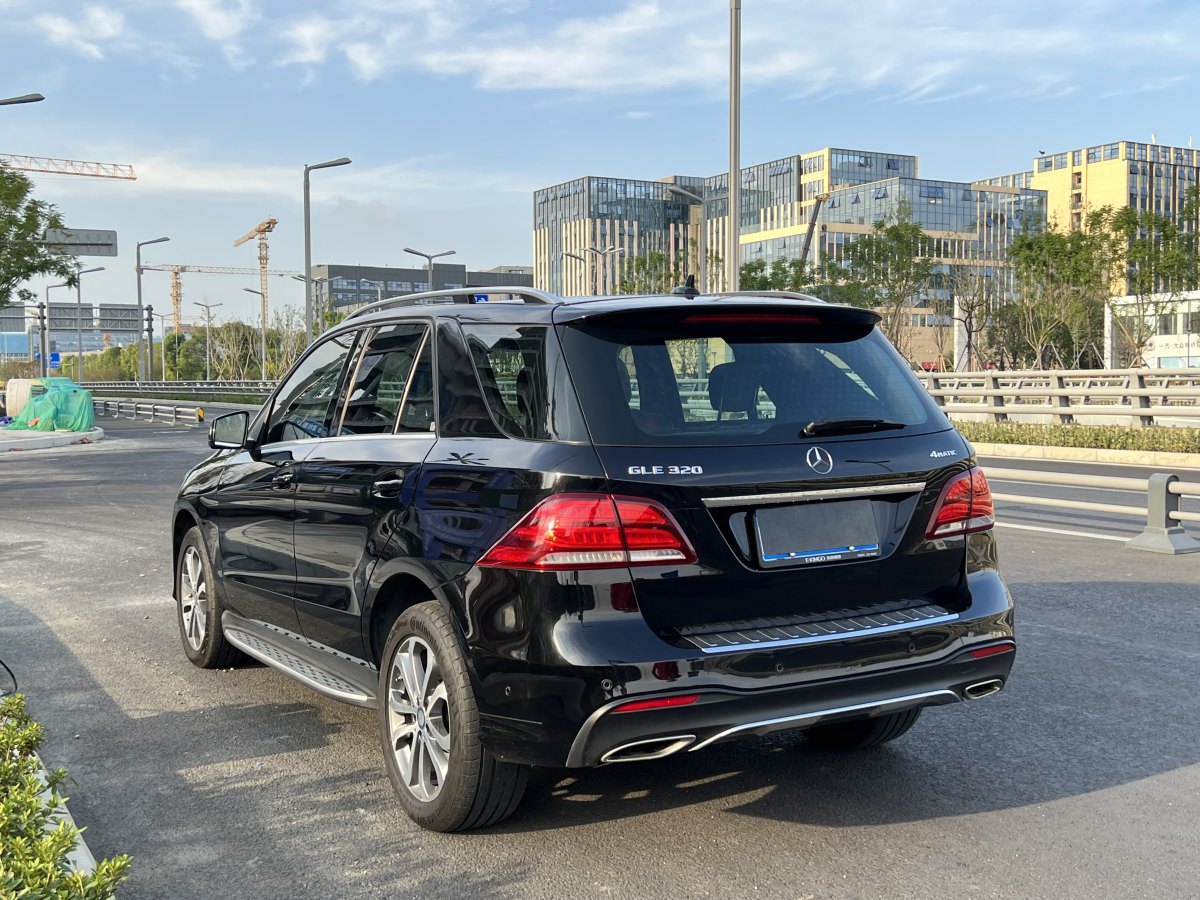 奔馳 奔馳GLE  2017款 GLE 320 4MATIC 動感型圖片