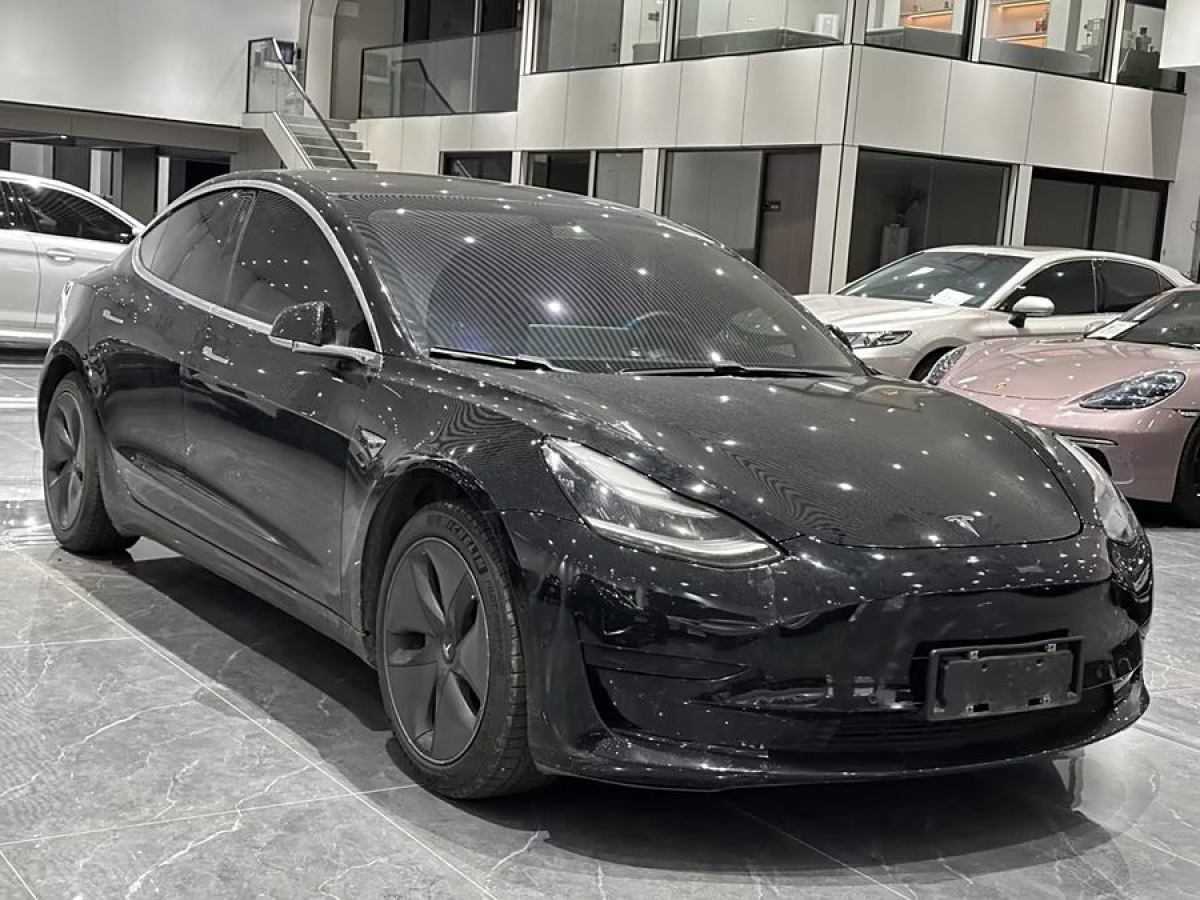 特斯拉 Model Y  2020款 改款 標(biāo)準(zhǔn)續(xù)航后驅(qū)升級版圖片