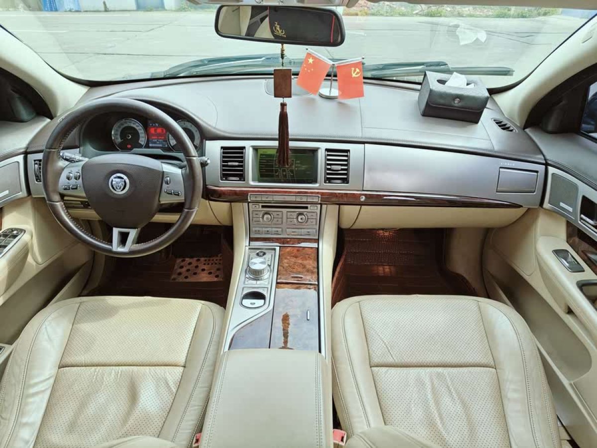捷豹 XF  2009款 XF 3.0L V6豪華版圖片