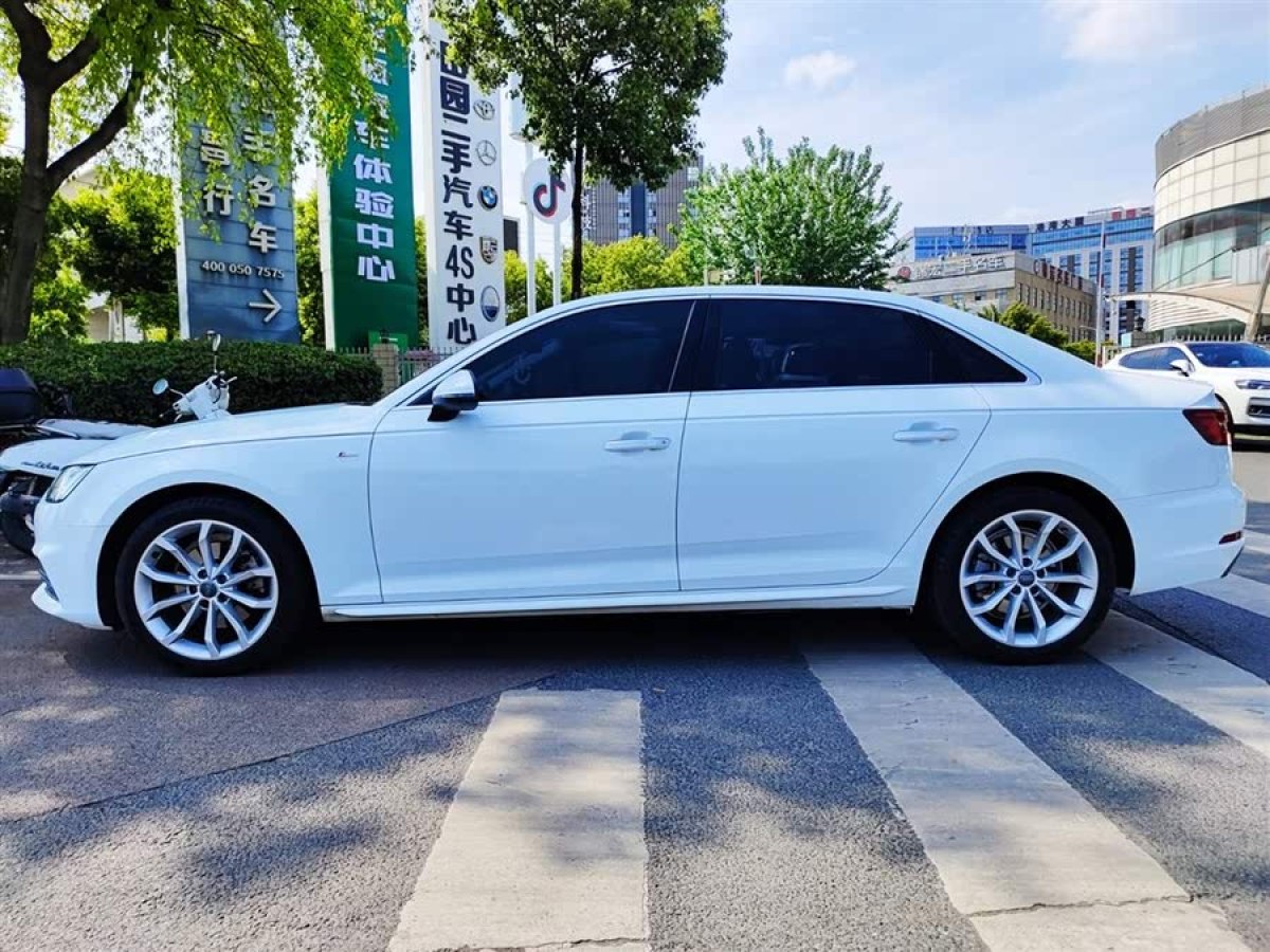 奧迪 奧迪A4L  2018款 30周年年型 40 TFSI 時(shí)尚型圖片