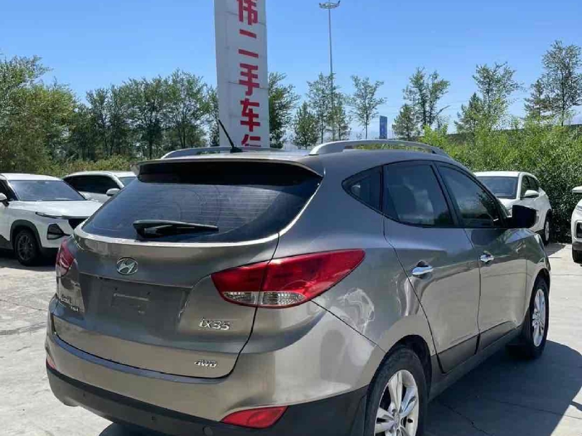 現(xiàn)代 ix35  2012款 2.0 GLS 四驅(qū)尊貴導(dǎo)航版圖片