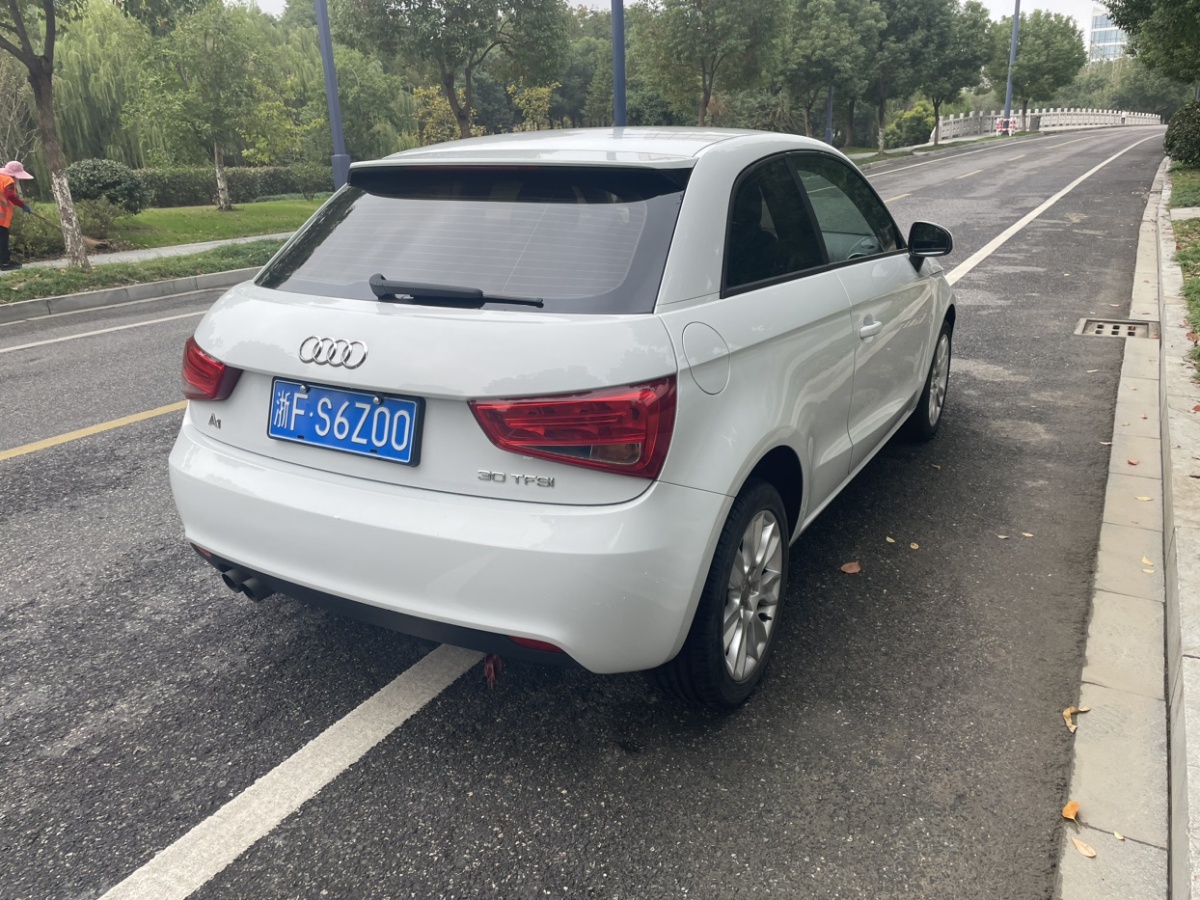 奧迪 奧迪A1  2014款 30 TFSI 時(shí)尚型圖片