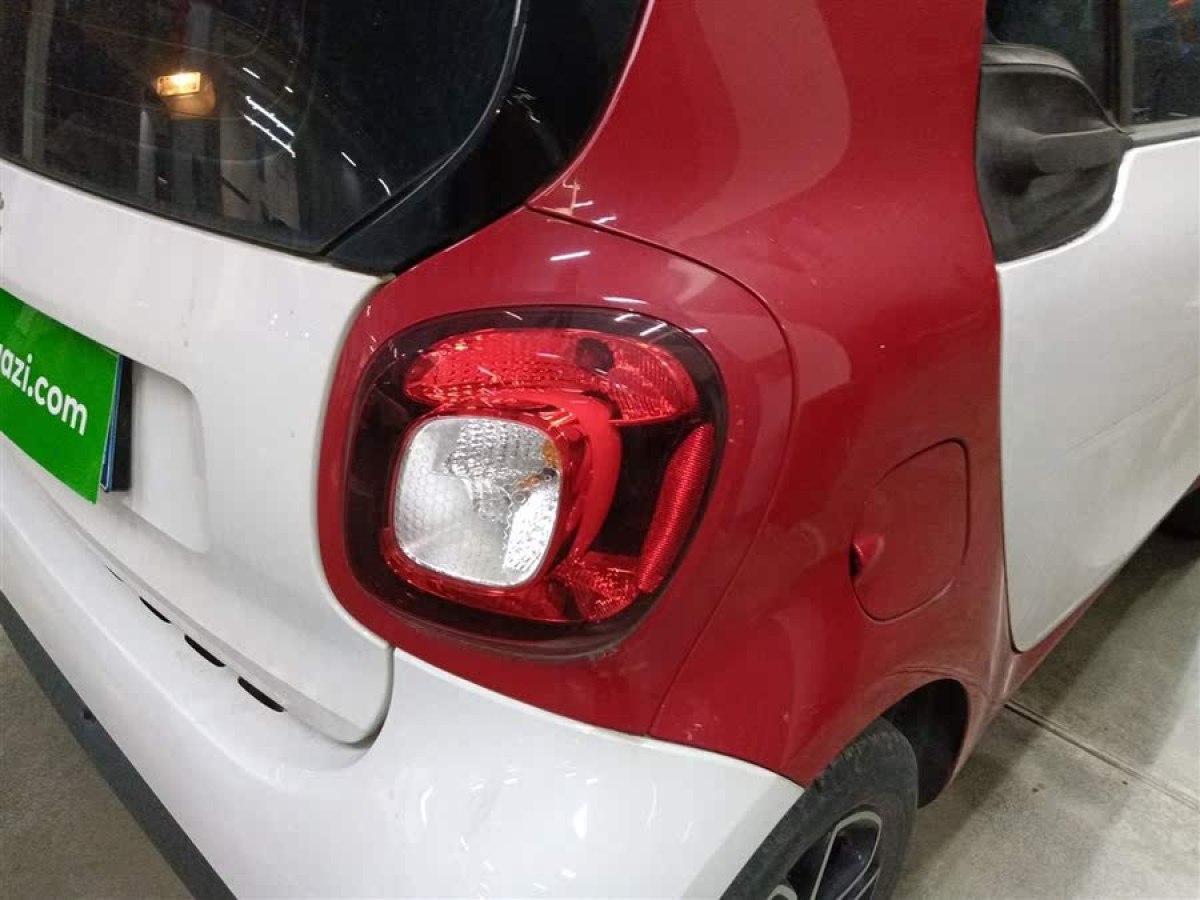 smart fortwo  2019款 0.9T 66千瓦硬頂風(fēng)擎版 國(guó)VI圖片