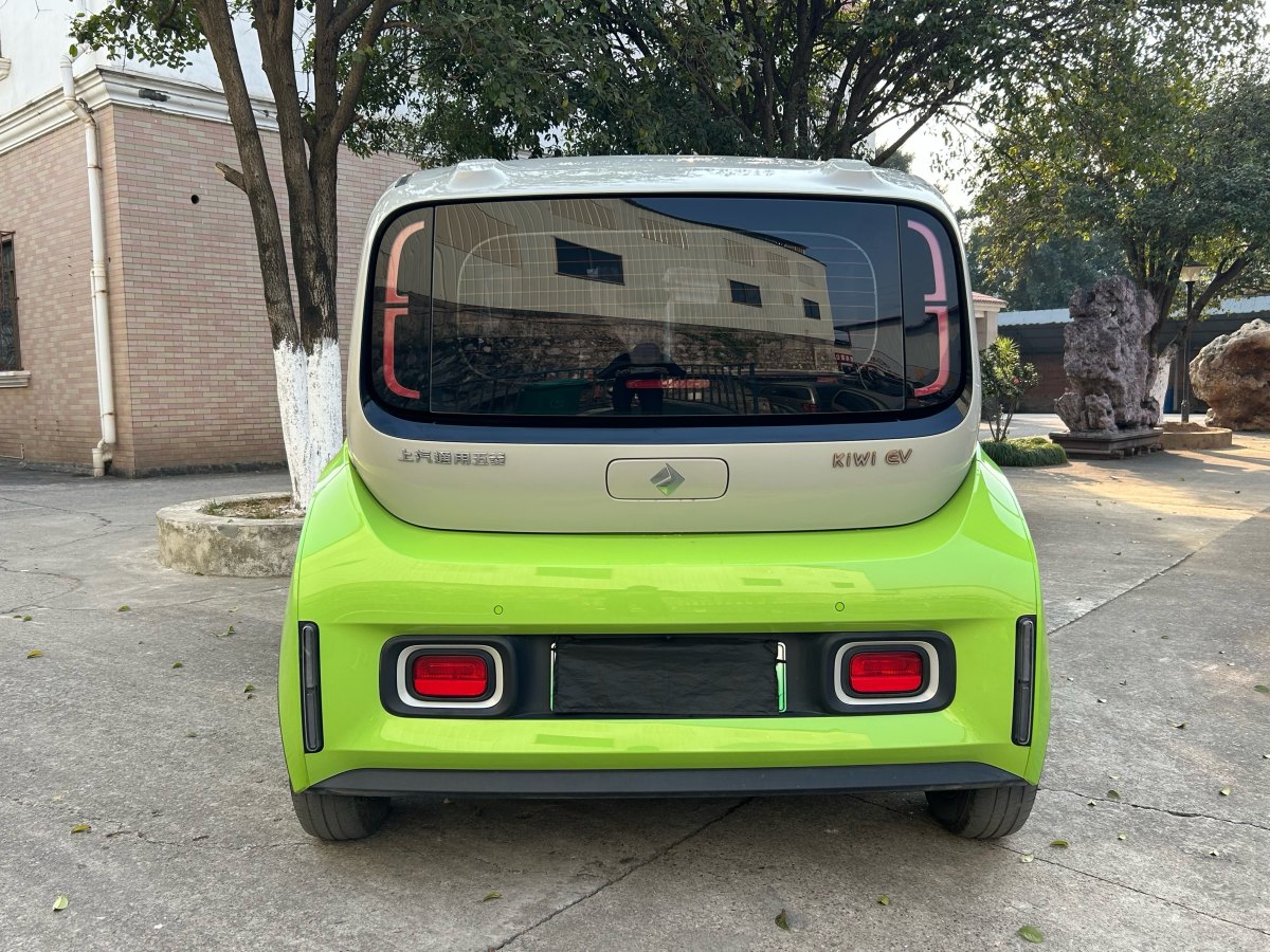 寶駿 寶駿KiWi EV  2022款 藝術(shù)家輕享版 三元鋰圖片