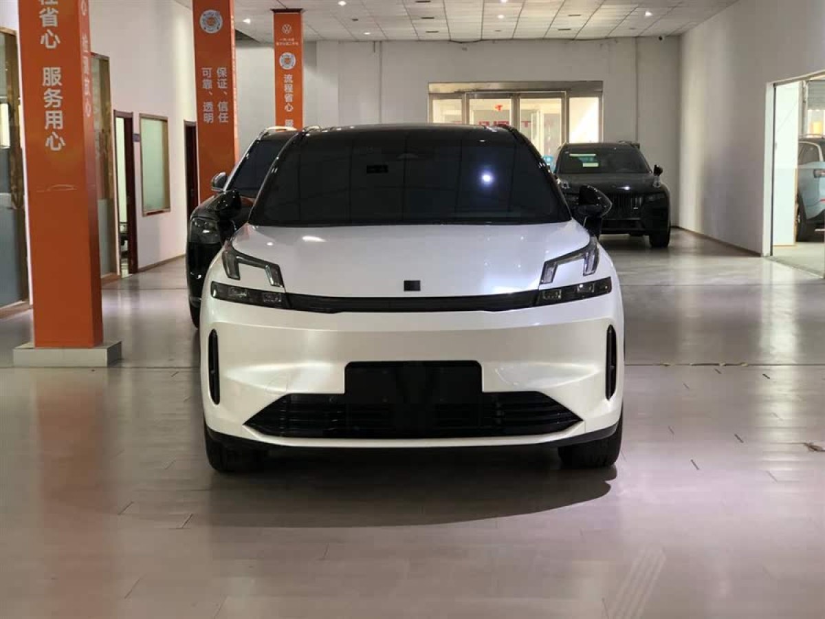 領(lǐng)克 領(lǐng)克08新能源  2023款 245km 超長續(xù)航Halo圖片
