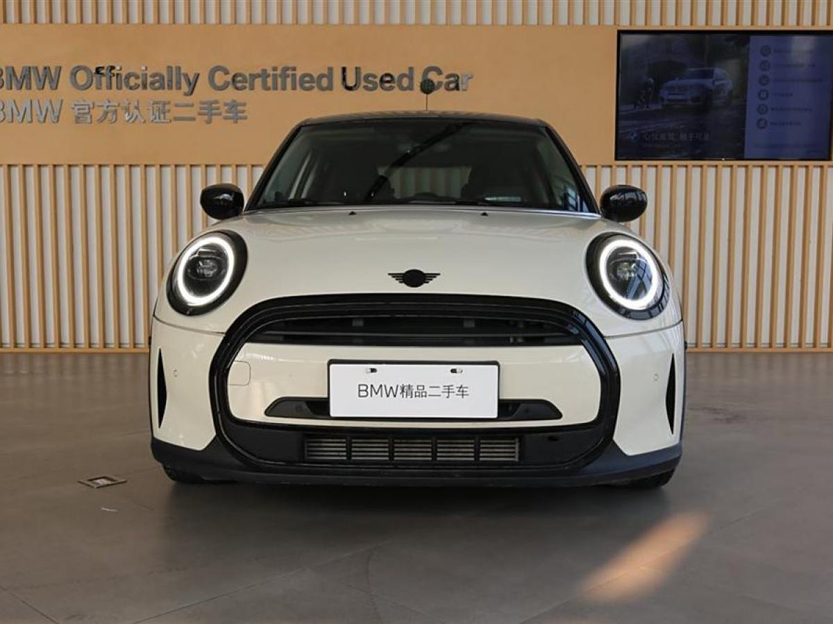 MINI MINI  2023款 1.5T COOPER 藝術(shù)家 五門版圖片