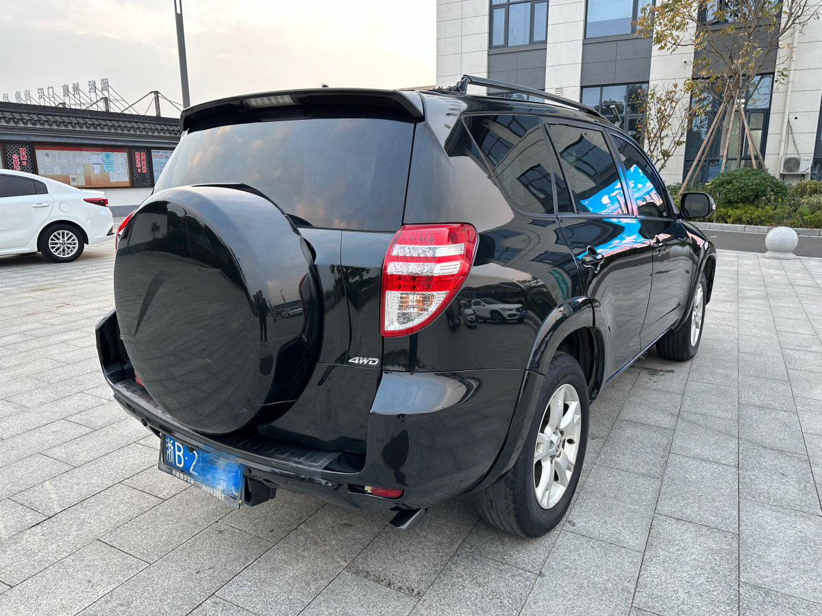 豐田 RAV4  2016款 榮放 2.0L CVT四驅(qū)新銳版圖片