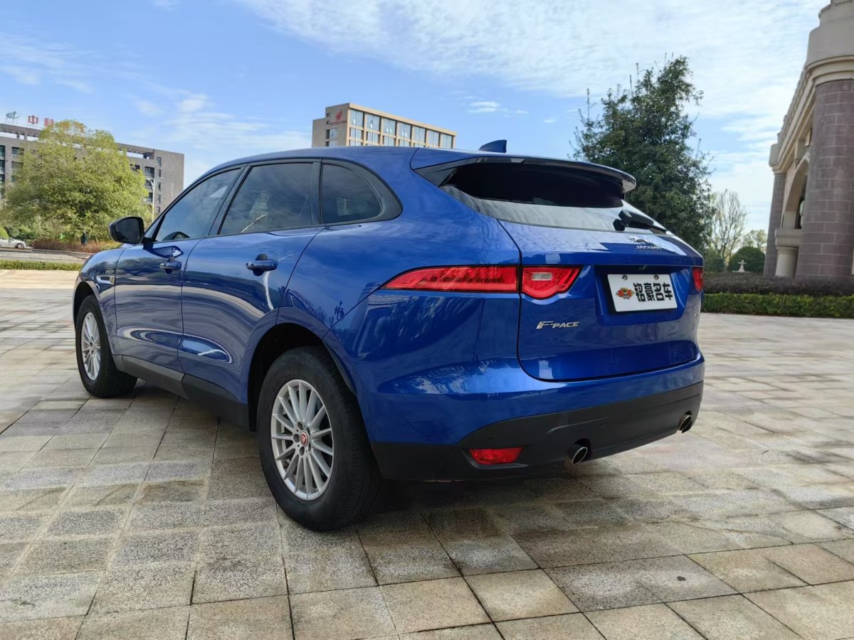 捷豹 F-PACE  2018款 2.0T 兩驅(qū)都市尊享版圖片