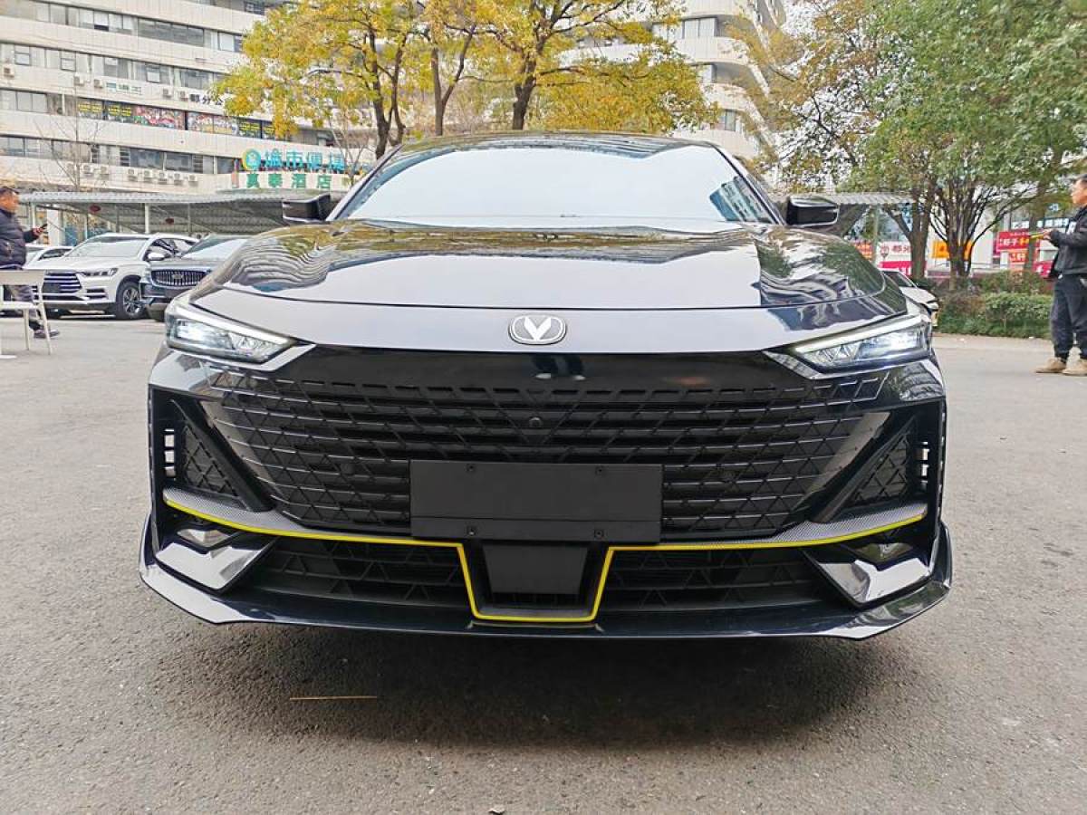 長安 長安UNI-V  2022款 1.5T 運(yùn)動(dòng)版圖片