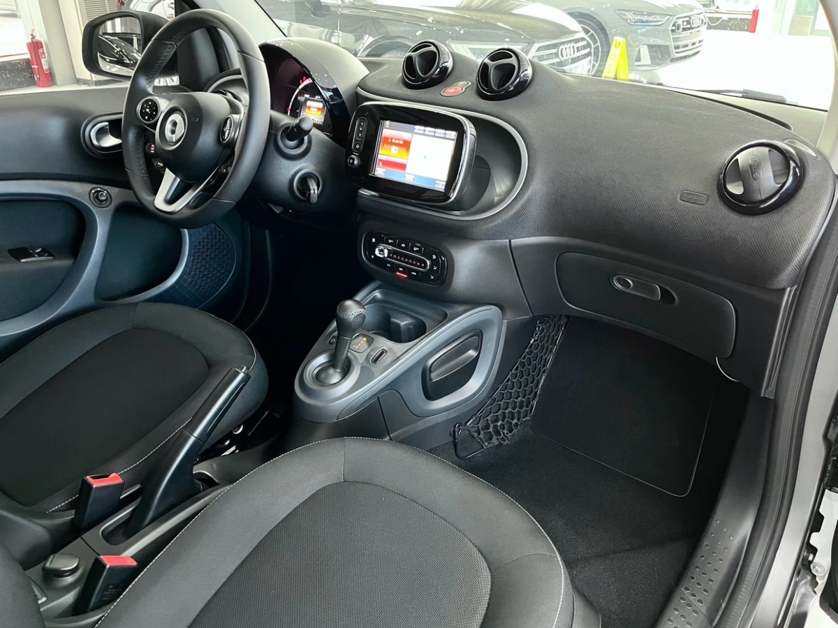 2019年10月smart fortwo  2019款 0.9T 66千瓦硬頂動(dòng)擎版 國(guó)VI