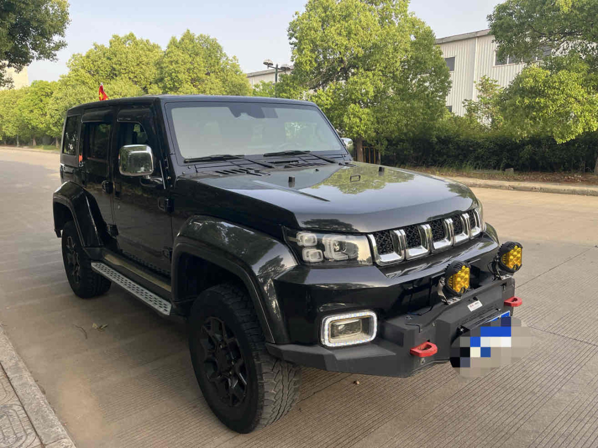 北京 BJ40  2020款 2.0T 自動四驅(qū)城市獵人版?zhèn)b客型圖片