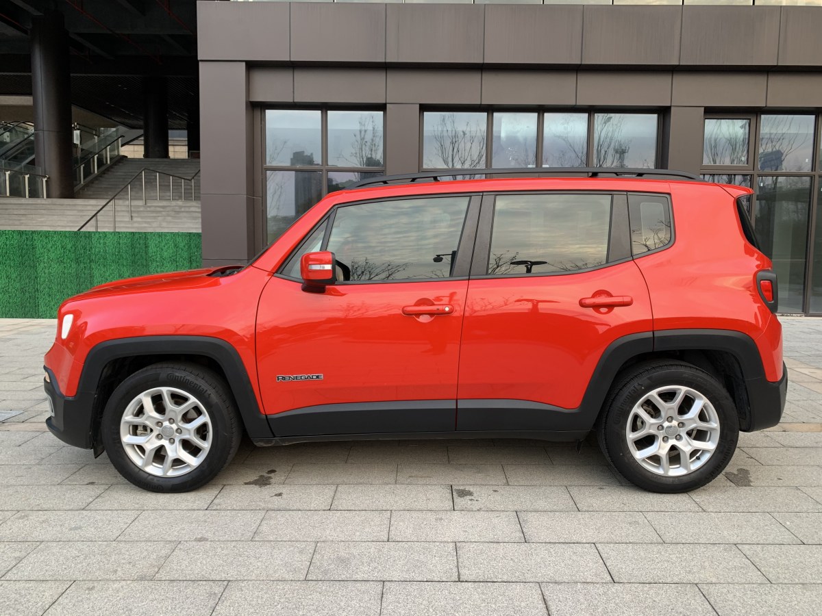 Jeep 自由侠  2018款 互联大屏版 180T 自动劲能版图片