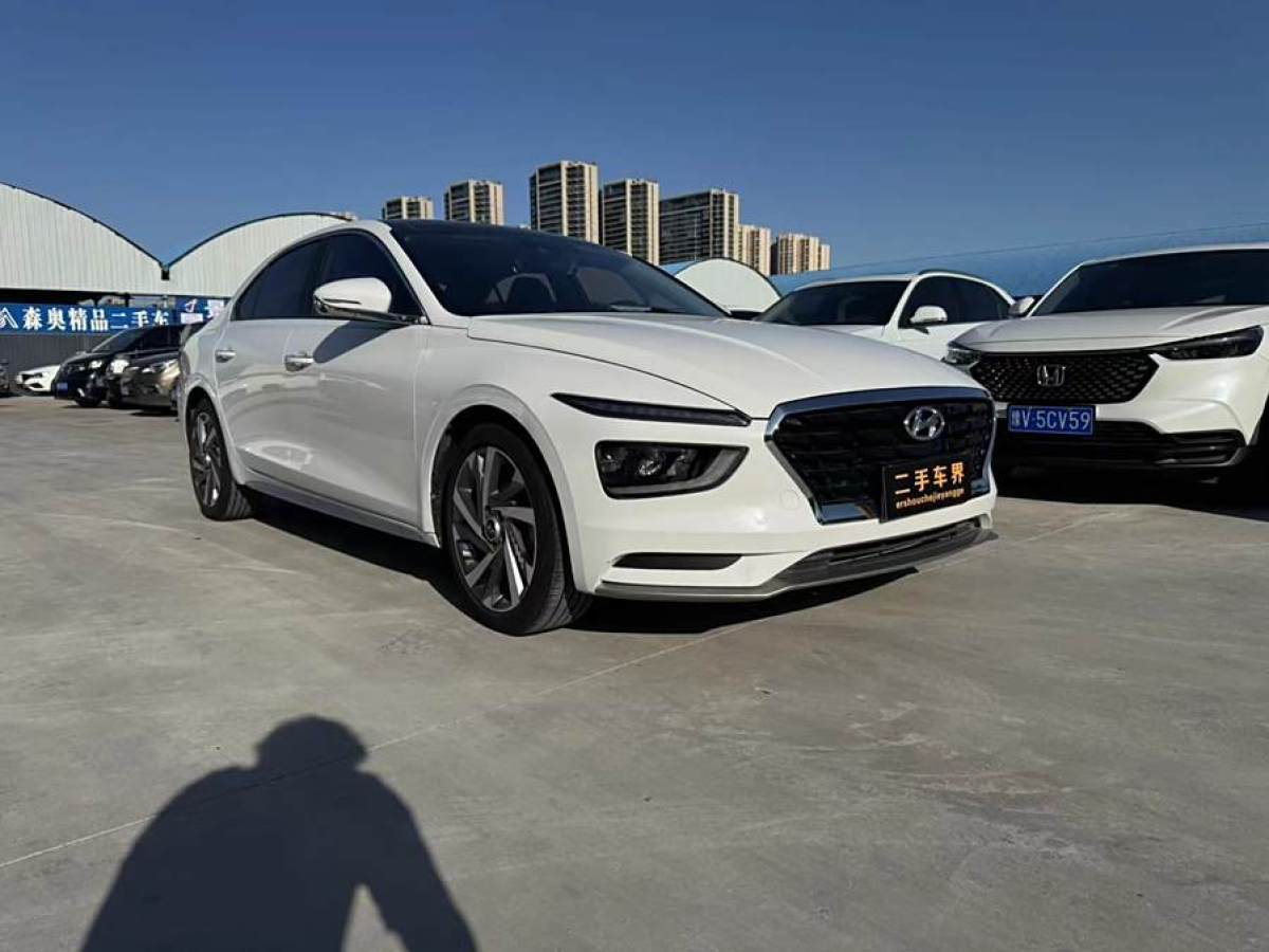 現(xiàn)代 名圖  2021款 1.8L CVT尊貴版LUX圖片