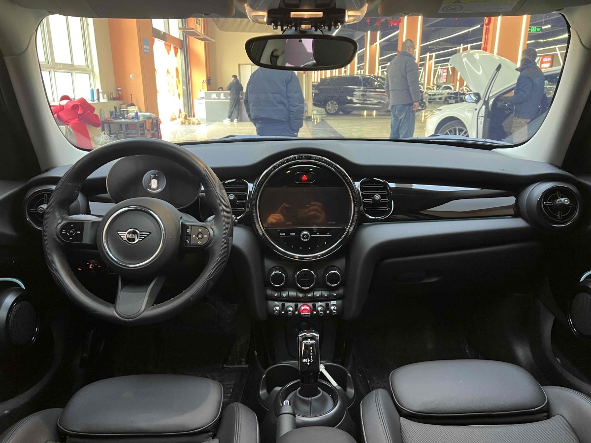 MINI MINI  2023款 改款 1.5T COOPER 藝術(shù)家 五門(mén)版圖片