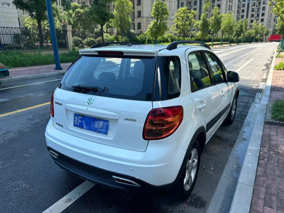 2011年8月鈴木 天語 SX4  2011款 兩廂 1.6L 自動(dòng)舒適型